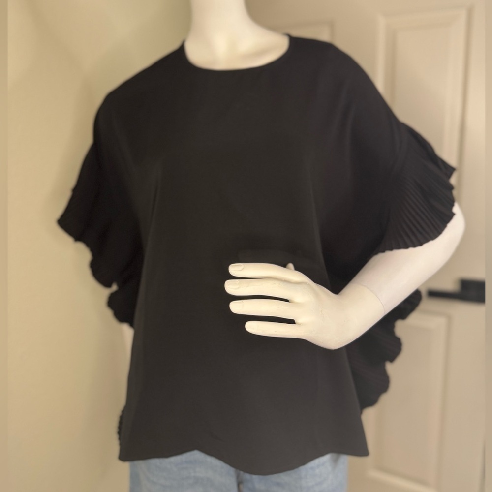 BD2 By Diane Gilman Black Ruffled Flutter Sleeve Blouse/Poncho Size XS. H23